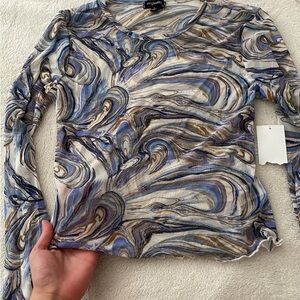 Small blue marble print flow mesh top